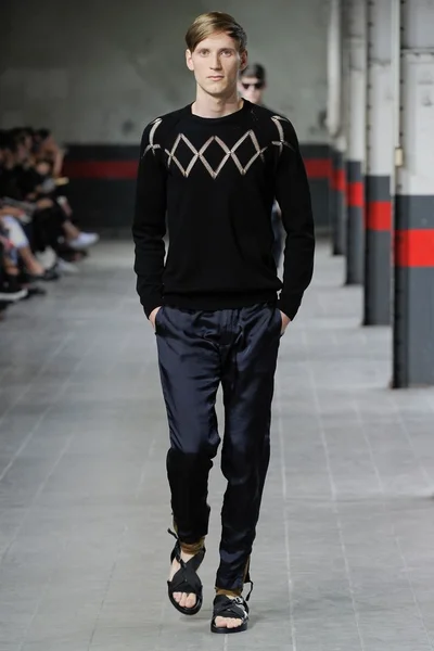 Look 30